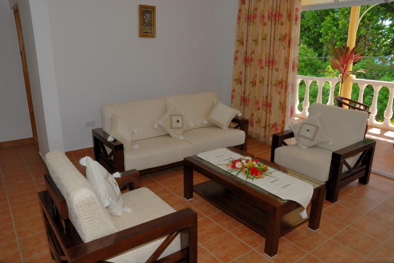 Reef Holiday Apartments Anse aux Pins Eksteriør bilde