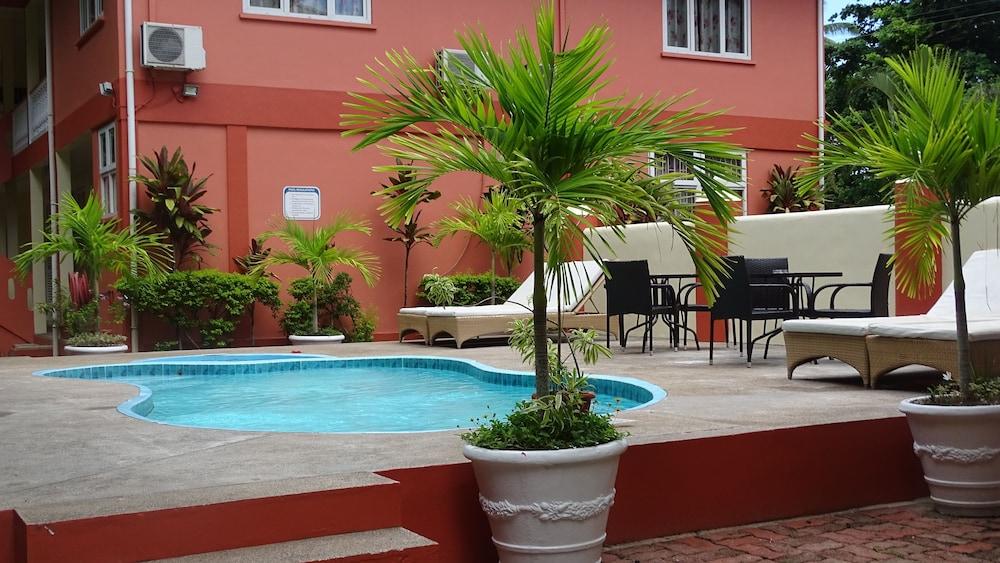 Reef Holiday Apartments Anse aux Pins Eksteriør bilde