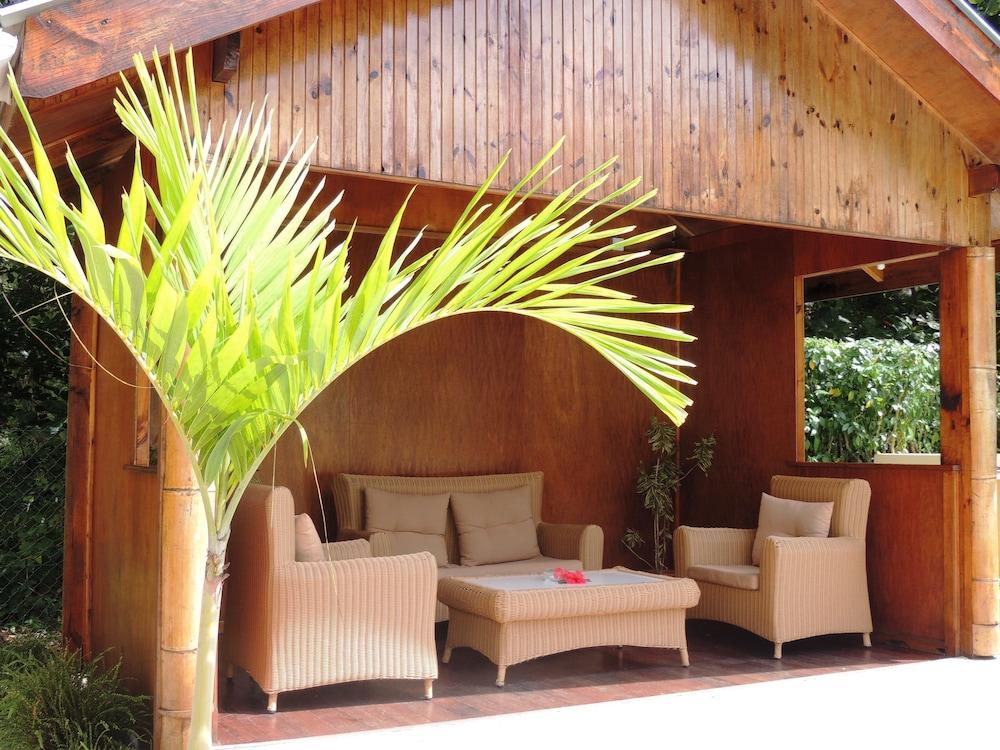 Reef Holiday Apartments Anse aux Pins Eksteriør bilde