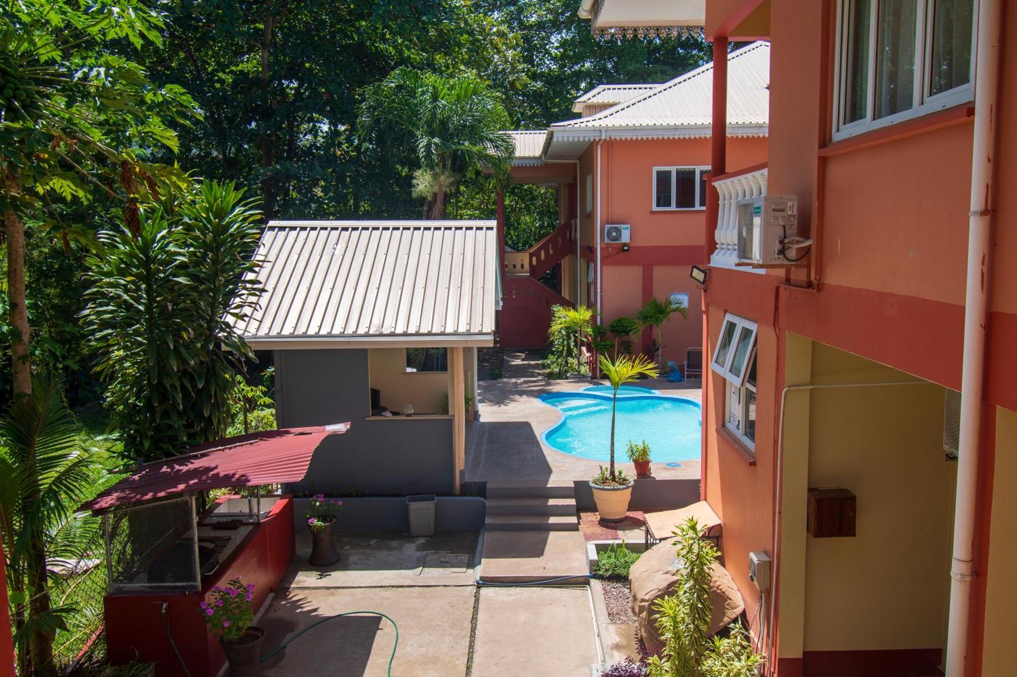 Reef Holiday Apartments Anse aux Pins Eksteriør bilde
